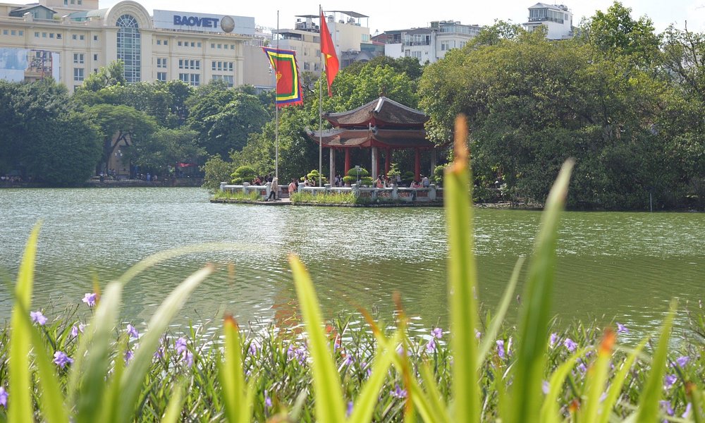 Lake of the Restored Sword (Hoan Kiem Lake) Walk & Ngoc Son Temple
