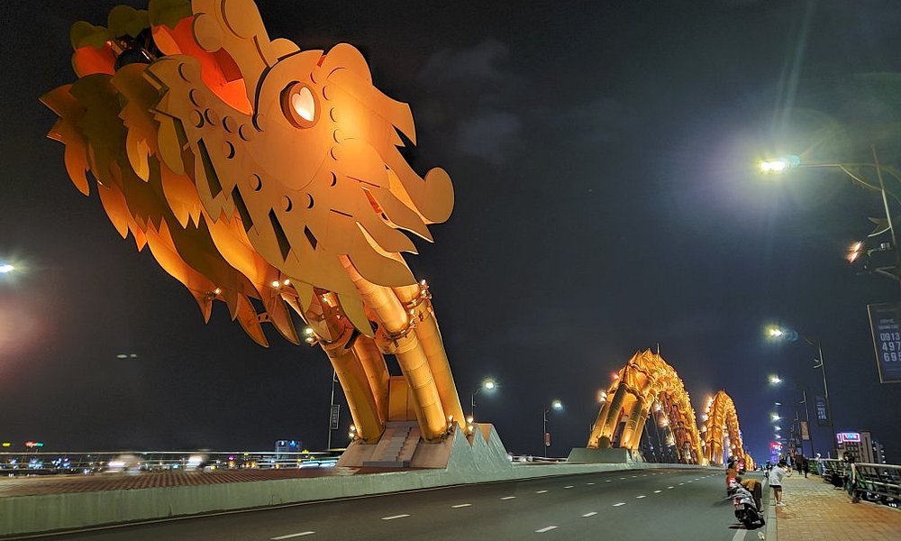 Dragon Bridge (Cau Rong) Night Visit & Fire Show, Da Nang