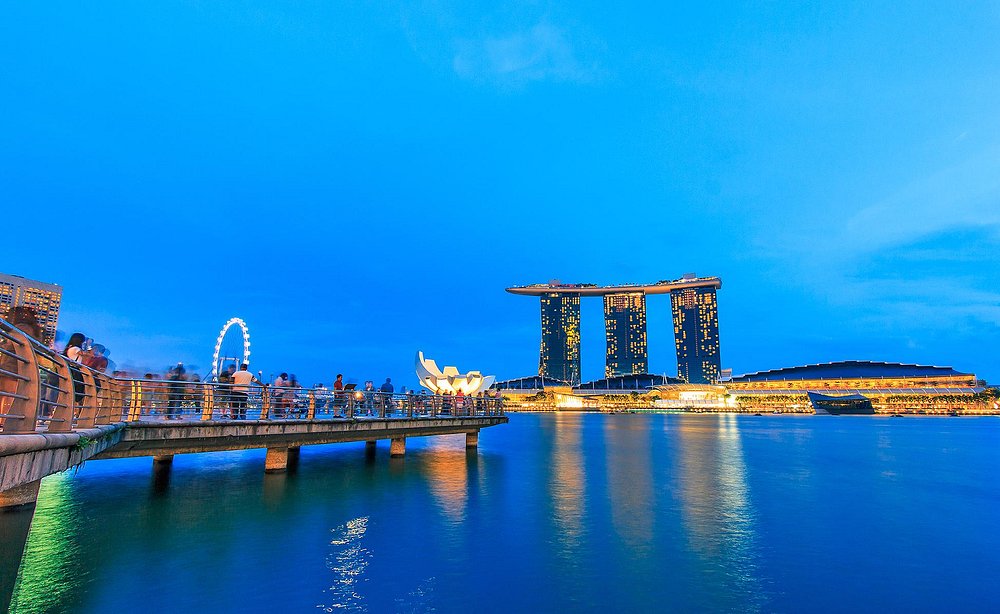 Marina Bay Waterfront & Night Skyline Walk