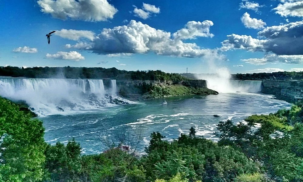 Niagara Falls (Canadian Side) — Horseshoe Falls Viewpoints & Night Illumination