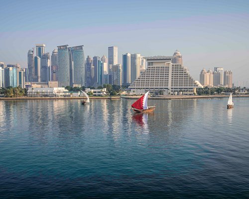 The Doha Corniche — 7km Crescent Waterfront Promenade, Skyline Views + Dhows & Parks (Free Entry)