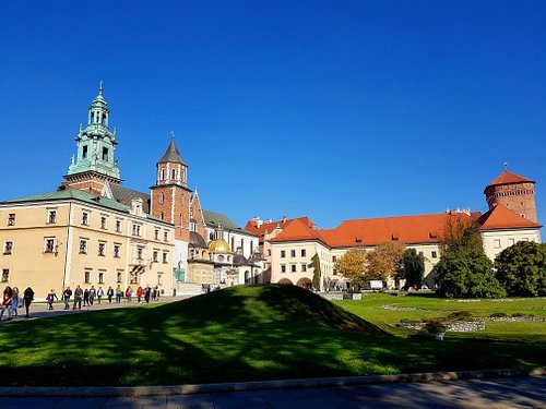 Wawel Royal Castle (Wawel Hill), Kraków — Free Hill/Courtyards Walk + Ticketed Castle Exhibitions (State Rooms, Royal Apartments, Treasury)