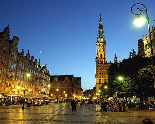 Warsaw Old Town (Stare Miasto) — UNESCO Rebuilt Historic Centre: Market Square, Royal Castle Area + City Walls Walk (Free Entry)