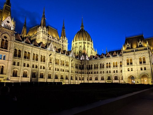 Hungarian Parliament Building (Országház), Budapest — 45-Minute Guided Interior Tour: Grand Staircase, Dome Hall & Holy Crown Area (Ticketed Entry)