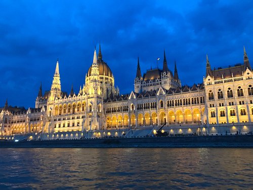 Danube River (Budapest) — Riverside Promenade Walk + Optional Sightseeing Boat/Cruise Views (Free Access)