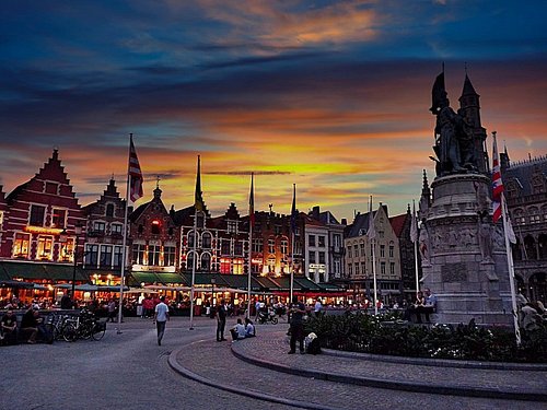 The Markt (Bruges) — Historic Market Square Photo Stop + Belfry Backdrop (Free Public Square)
