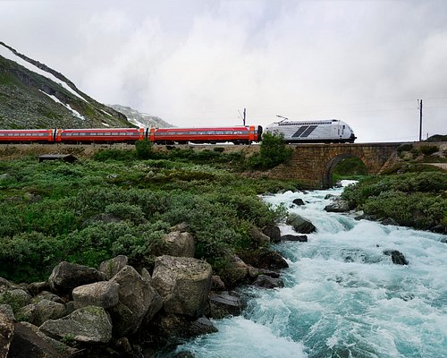 The Bergen Railway (Bergensbanen) — Oslo ↔ Bergen Scenic Train Across Hardangervidda (Ticketed; Timetable Varies)