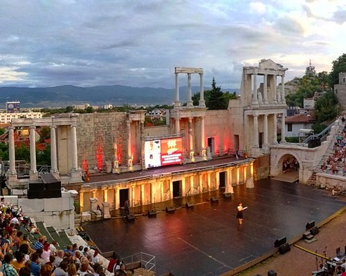 Plovdiv Old Town (Ancient Plovdiv Architectural-Historical Reserve) — Cobblestone Revival Houses, Hillside Views & Historic Lanes Walk (Free Public Area)