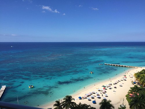 Doctor's Cave Beach (Montego Bay) — Clear-Water Swim + Beach Facilities (Ticketed Entry)
