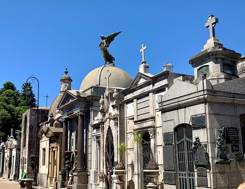 Cementerio de la Recoleta (Buenos Aires) — Historic Mausoleums Walk + Free Guided Tours (Ticketed for Foreign Visitors)