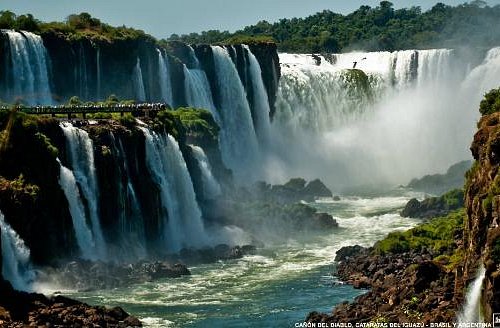 Garganta del Diablo (Devil’s Throat), Iguazú Falls — Iconic Viewpoint Walkway via Ecological Train (Ticketed Park Entry)