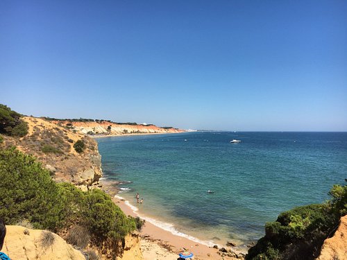 Praia da Falésia (Albufeira/Olhos de Água) — Red Cliffs Beach Walk + ~6km Sand Stretch (Free Public Access)