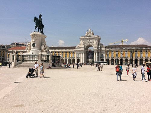 Praça do Comércio (Terreiro do Paço), Lisbon — Grand Riverside Square + Arches + Tagus Views (Free Access)