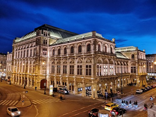 Wiener Staatsoper (Vienna State Opera) — 40-Minute Guided House Tour (Grand Staircase + State Rooms + Auditorium View) (Ticketed Entry)