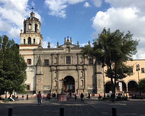 Coyoacán (CDMX) — Historic Barrio Walk + Plaza Hidalgo/Jardín Centenario Vibe + Street Food & Culture (Free Access)