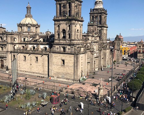 Zócalo (Plaza de la Constitución), CDMX — Main Historic Square Walk + Flag Plaza + Landmark Surroundings (Free Access)