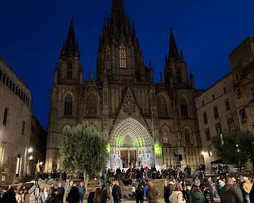 Gothic Quarter (Barri Gòtic) (Barcelona) — Old Town Walking Loop (Roman Walls + Medieval Squares) (Free)