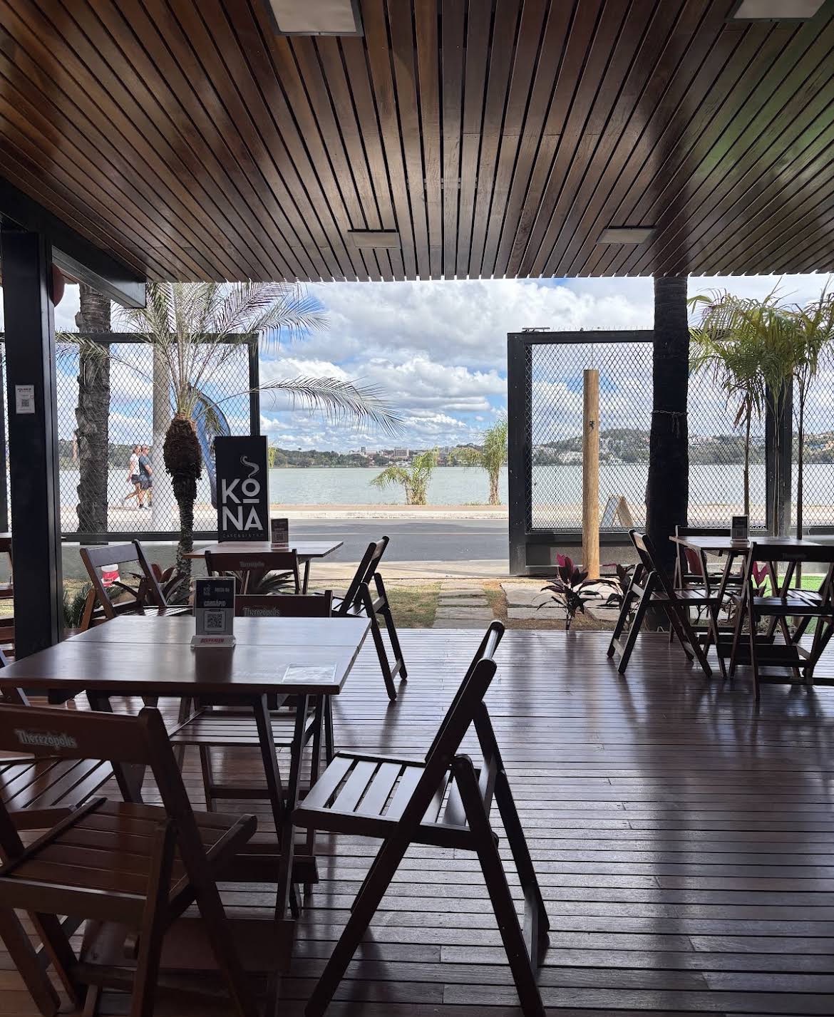 Kona Café & Bistrô