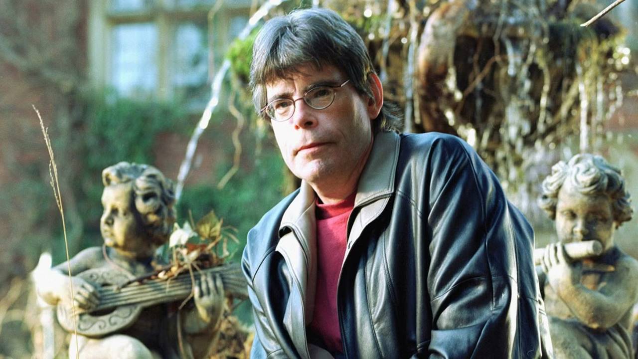 Stephen King, Apple TV’nin Gerilim Şaheseri “Maximum Pleasure Guaranteed”ı Övdü: “Hitchcock Geri Dönmüş Gibi”