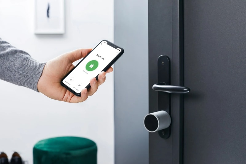 Serrure connectée Airbnb vs boîte à code mécanique