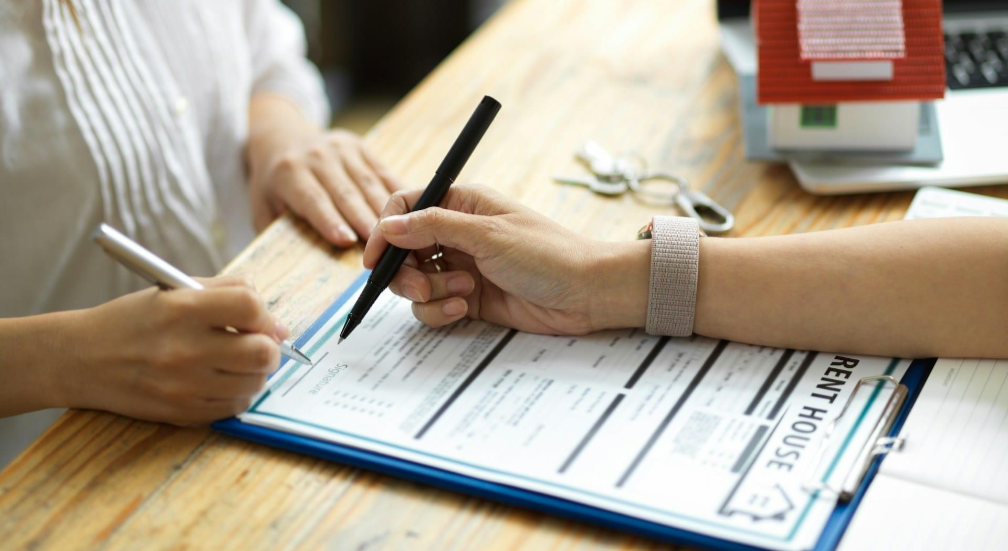 What Documents Do You Need to Rent in the UK?