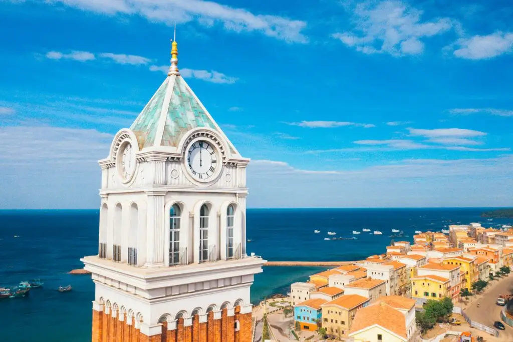 So sánh Nha Trang và Phú Quốc với những địa điểm du lịch, ăn chơi giải trí, trải nghiệm