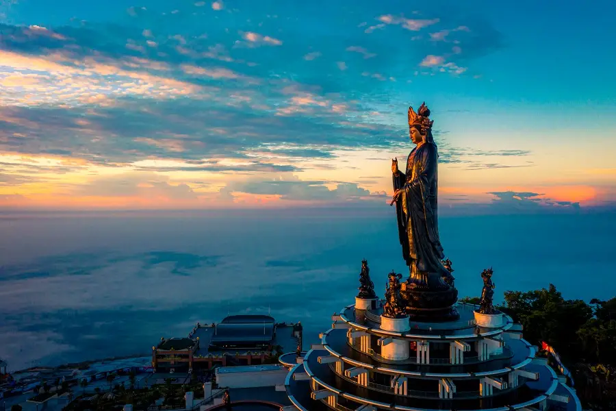 Những điểm du lịch tâm linh nổi tiếng ở Việt Nam
