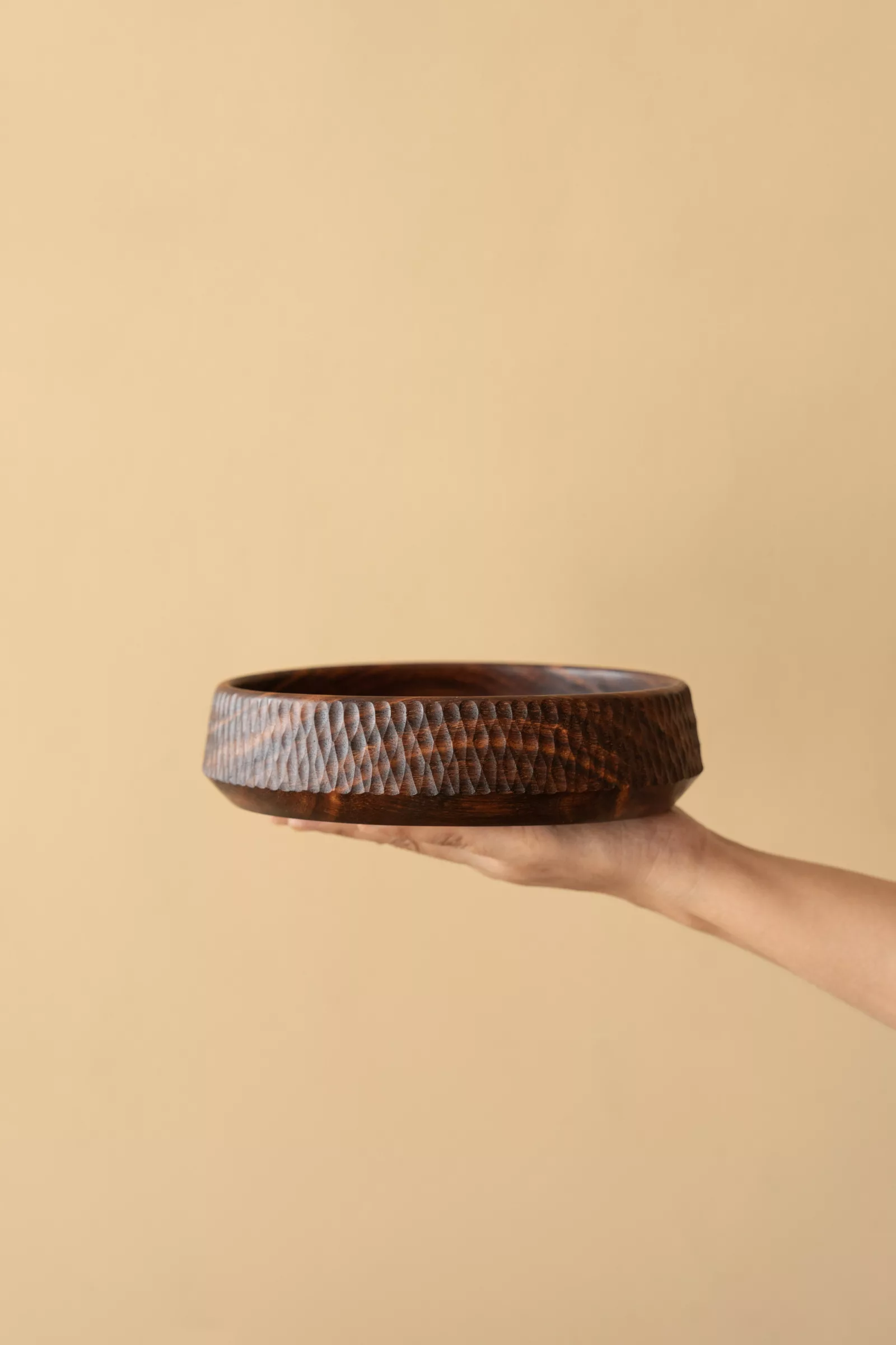 wooden-serving-bowl, handcrafted-wooden-bowl, artisan-kitchenware, decorative-wooden-bowl, natural-wood-bowl, eco-conscious-decor, sustainable-homeware, textured-wood bowl, minimalist-tableware, rustic-serving-dish, organic-home-decor, premium-handmade-bowl, dining-essentials, wooden-table-styling, unique-wood-craftsmanship, Lesoiestore, Lesoie,