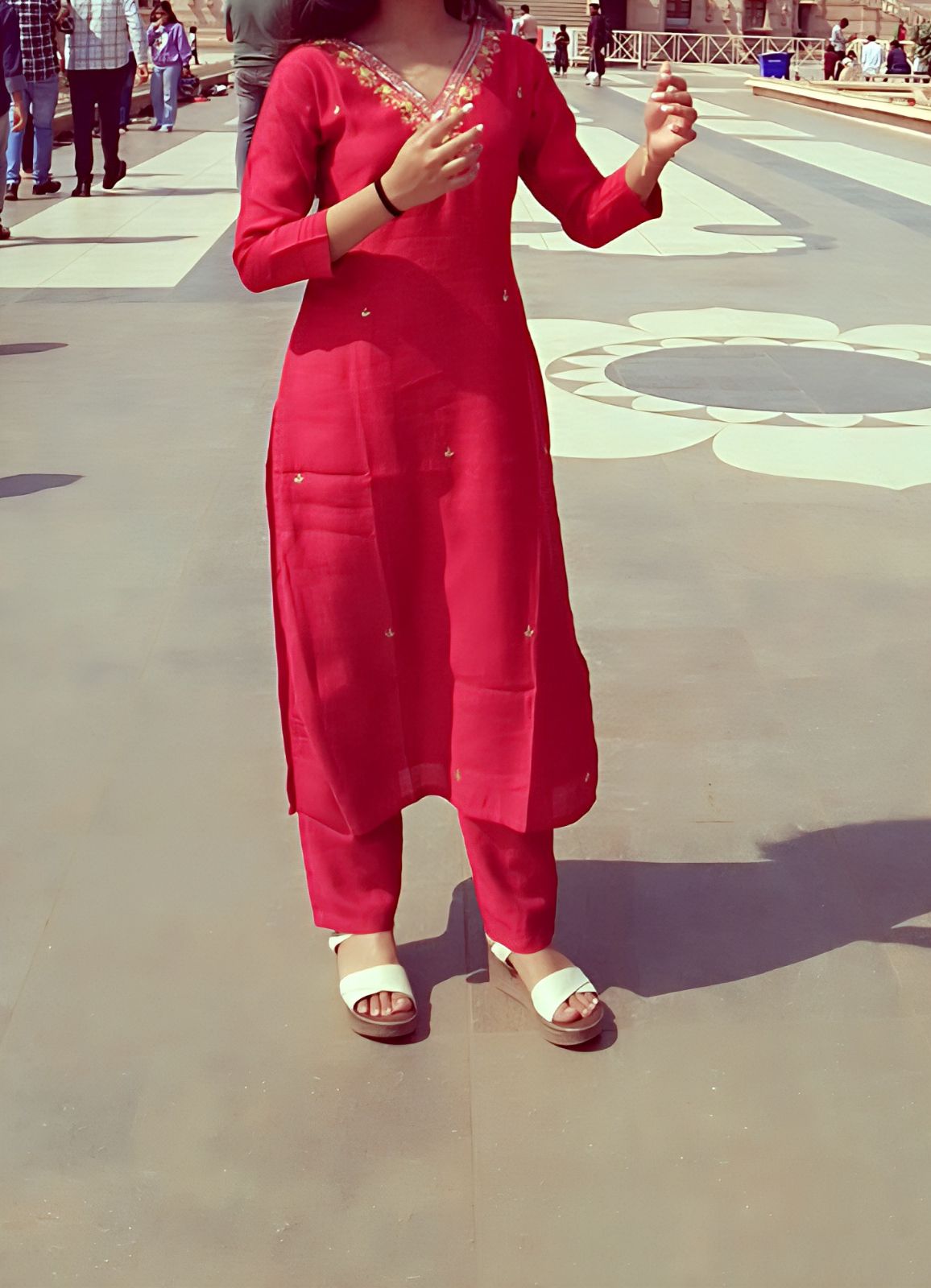 Traditional V neck Kurti set - Image 3