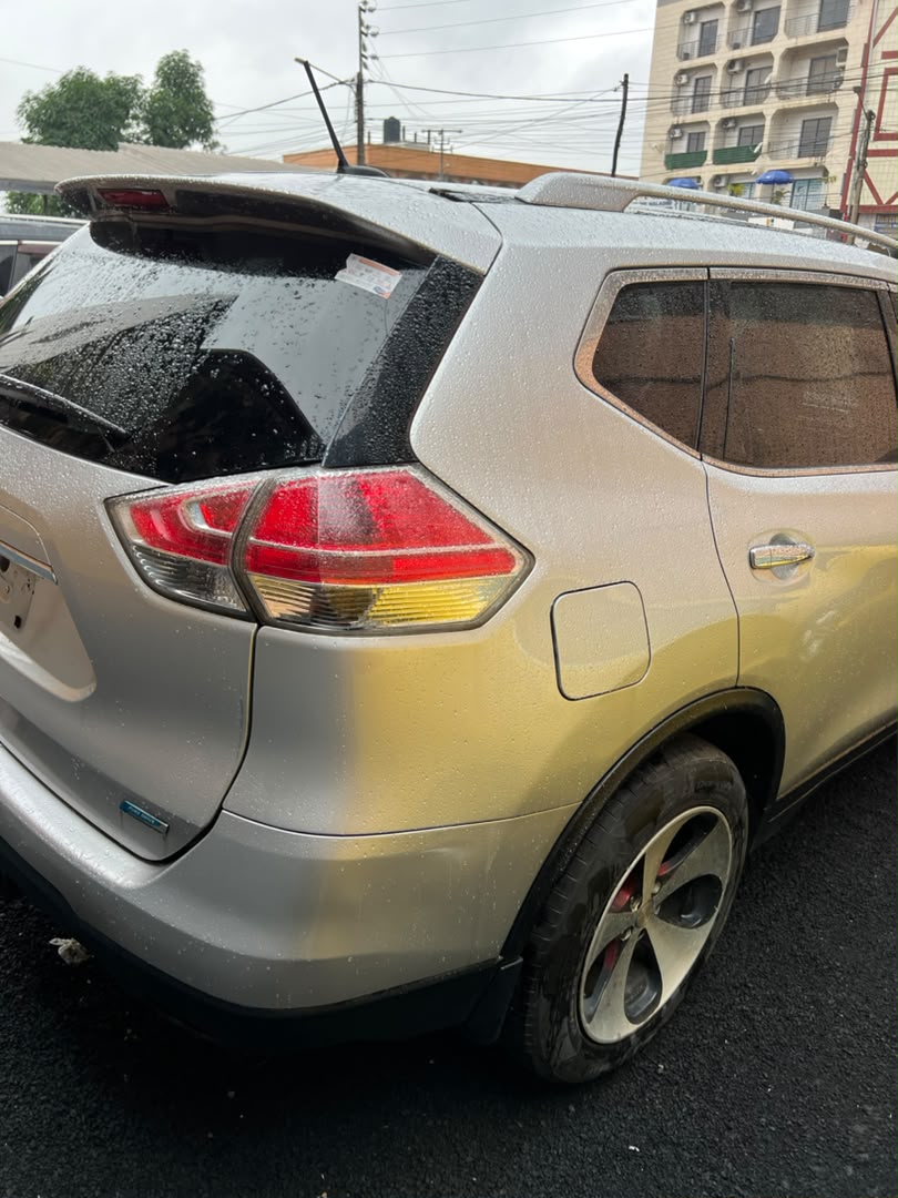 NISSAN ROGUE (2015)