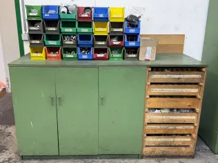 Großes Sortiment an Elektromaterialien