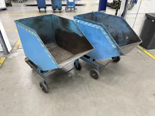 2 tipping containers