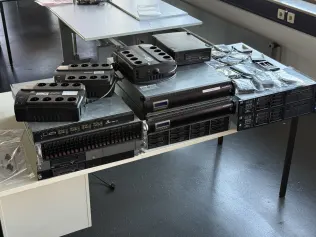 Lot of Servers and APC BackUPS