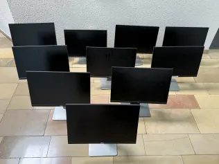 10 screens/monitors