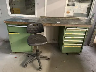 Werkbank mit Schubladenschrank inkl. Inhalt und Werkstattstuhl