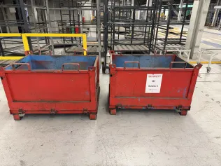 2x Stahl-Schrottbehälter mit Klappfront