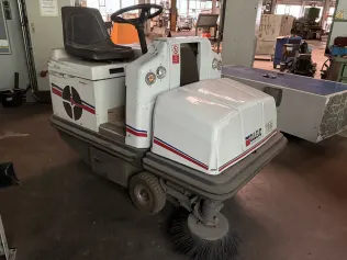 DULEVO 1100EH Ride-on Sweeper