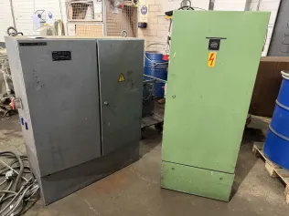 Zwei Schaltschränke Schrank & Regal