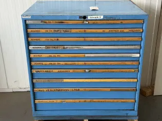 Schubladenschrank mit Werkzeugen