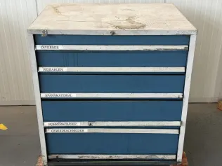 Schubladenschrank mit Inhalt