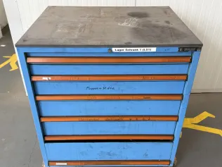 Drawer cabinet with contents