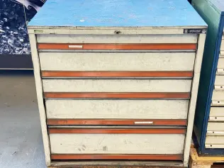 Drawer cabinet with contents