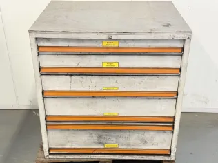 Schubladenschrank mit Inhalt