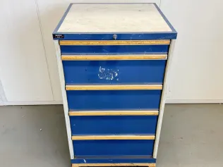 Drawer cabinet with contents