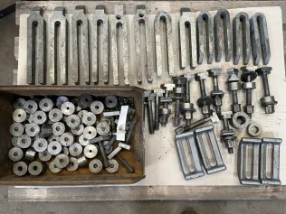 Lot of clamping devices