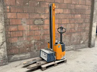 Electric high lift truck + charger