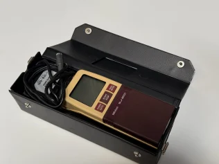 Roughness measuring device