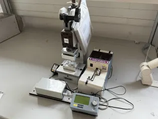 Press + screw feeder