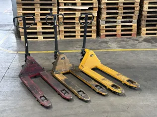 3 hand pallet trucks