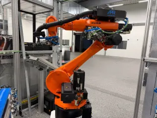 KUKA KR 22 R1610-2 /SEL Handling robot